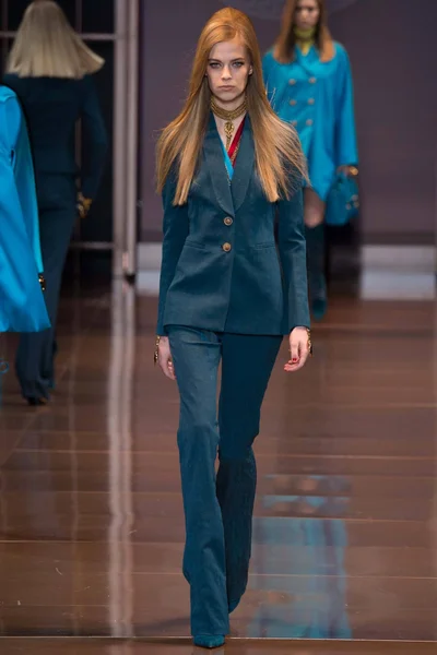 Look 13